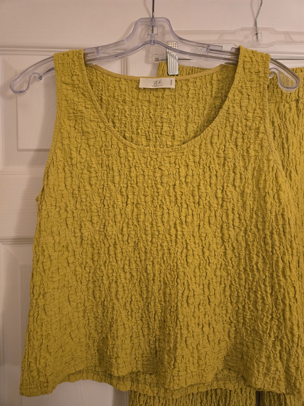 Textured Sleeveless Top & Wide-Leg Pants Set - Yellow - Picture 2 of 6